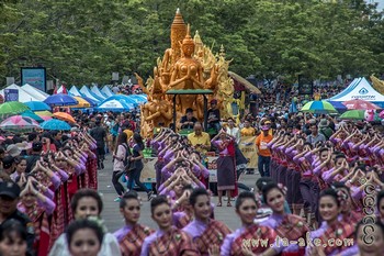 ภาพรางวัลชมเชย ประเพณีแห่เทียนเข้าพรรษาอุบลราชธานี ๒๕๕๘ การท่องเที่ยวแห่งประเทศไทย